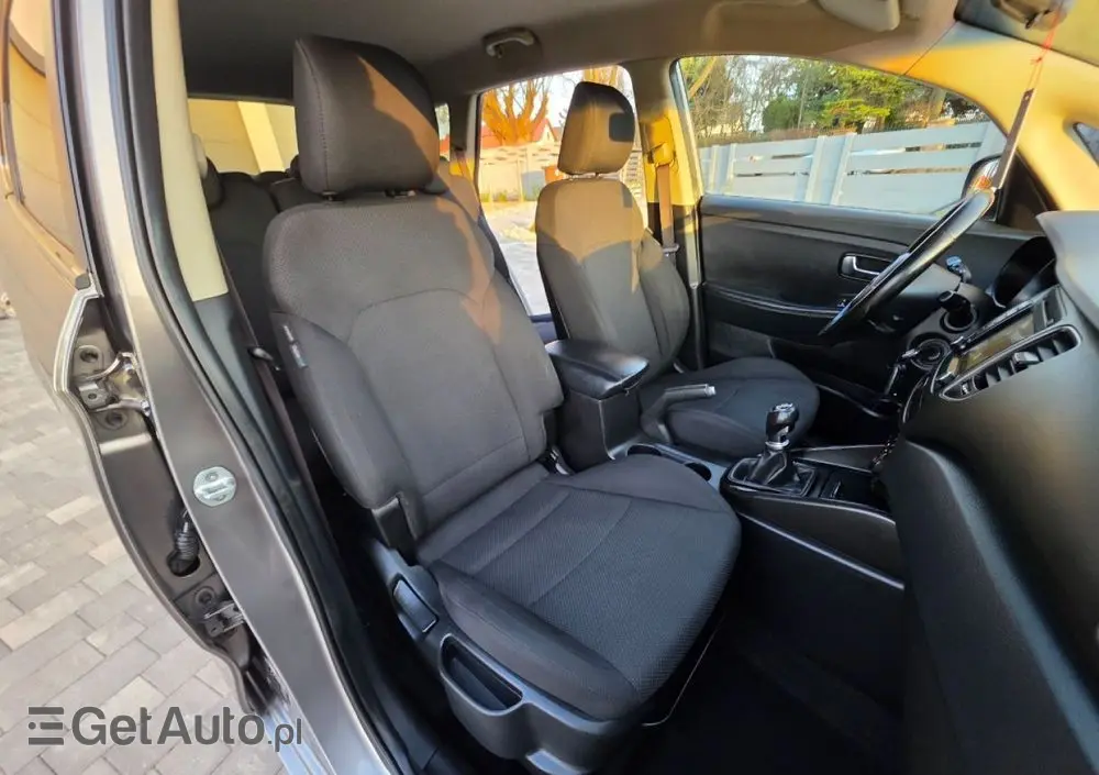 KIA Carens 
