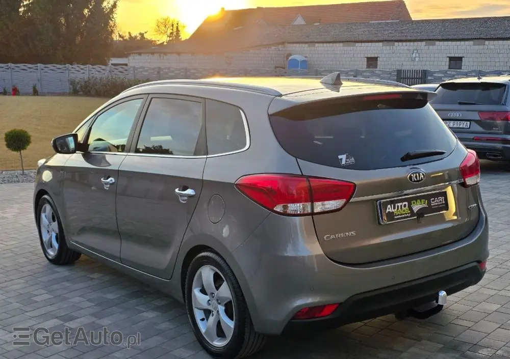 KIA Carens 