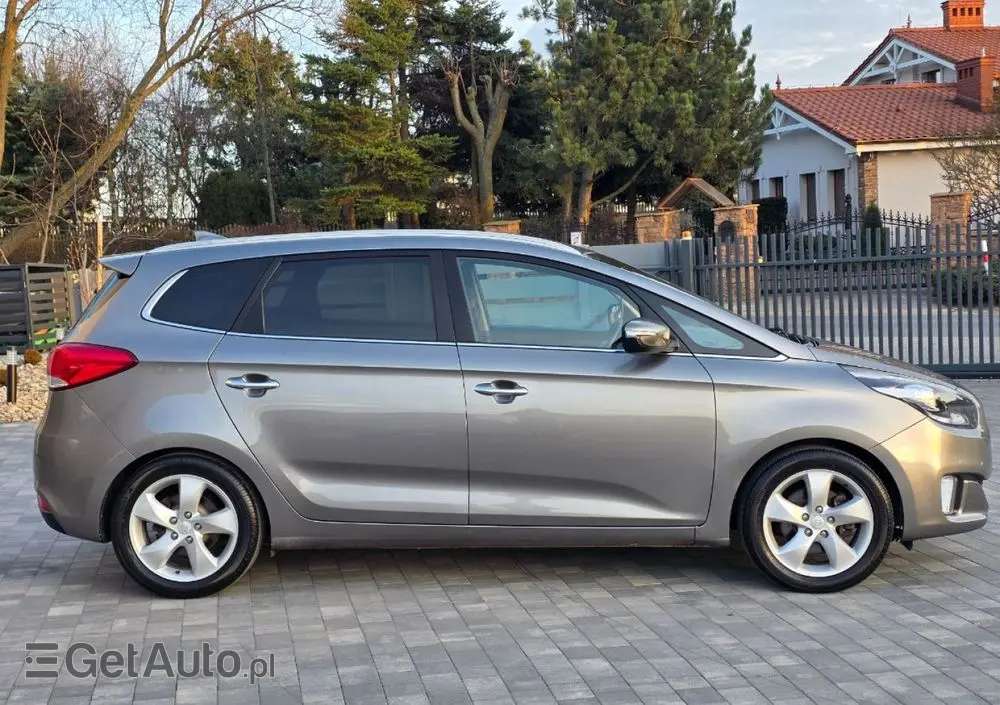 KIA Carens 