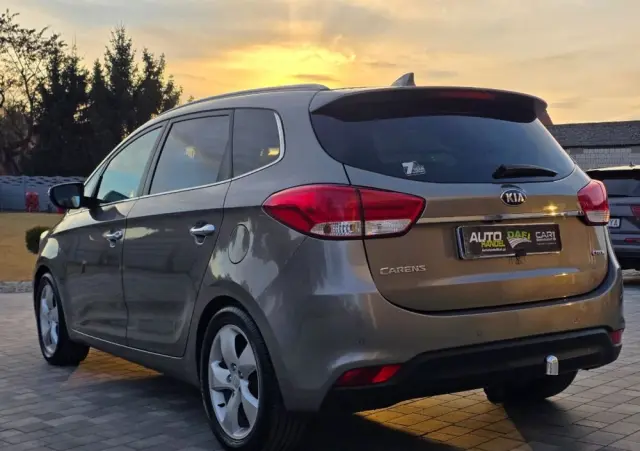 KIA Carens 
