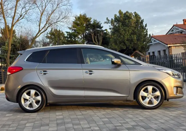 KIA Carens 