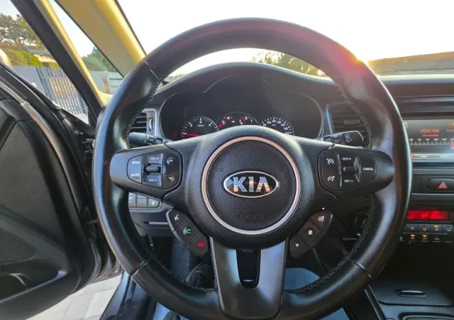 KIA Carens 