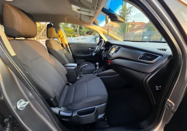 KIA Carens 