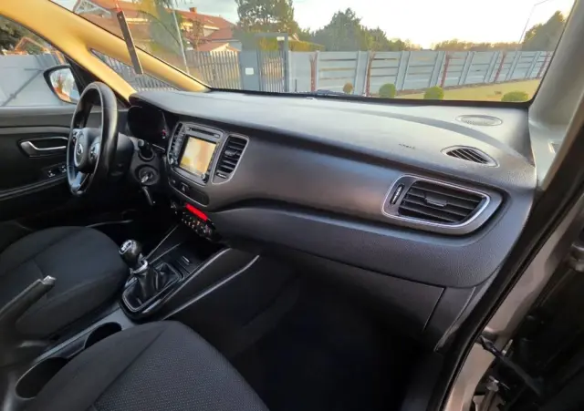 KIA Carens 