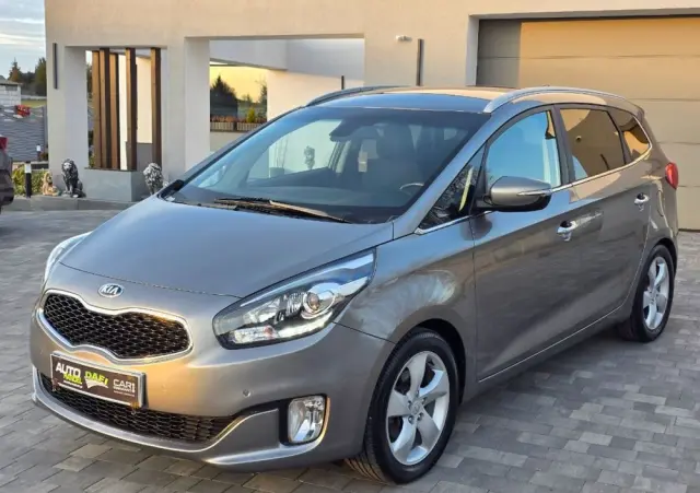 KIA Carens 