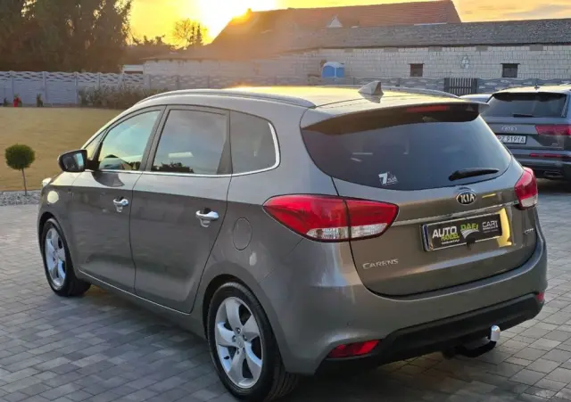 KIA Carens 