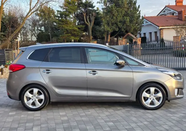KIA Carens 