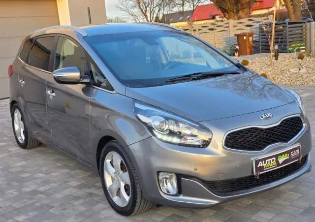 KIA Carens 