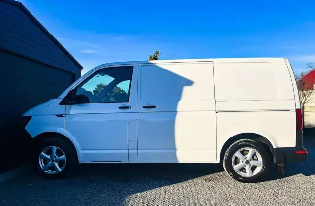 VOLKSWAGEN TRANSPORTER 