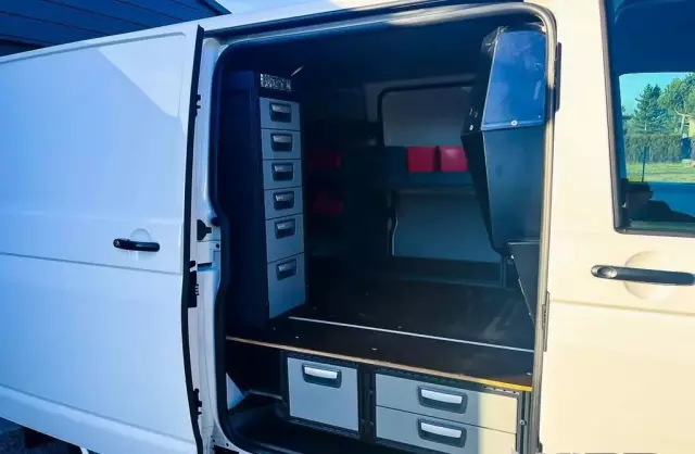 VOLKSWAGEN TRANSPORTER 