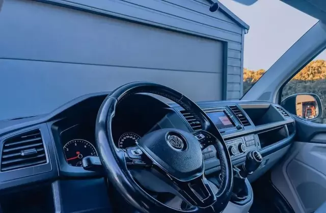 VOLKSWAGEN TRANSPORTER 