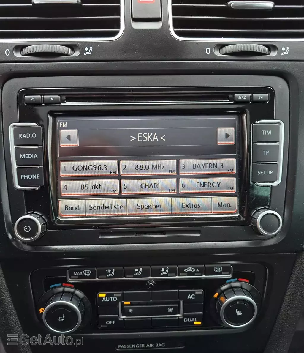 VOLKSWAGEN Golf 