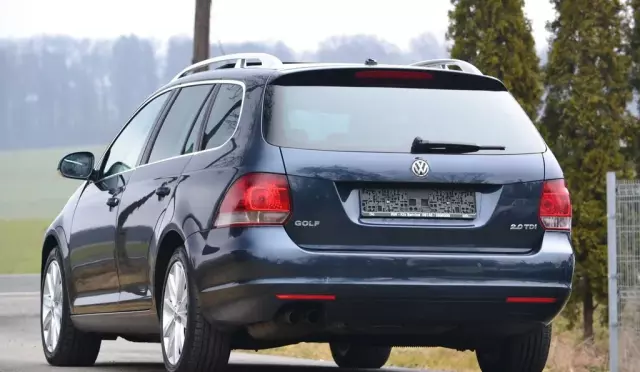 VOLKSWAGEN Golf 