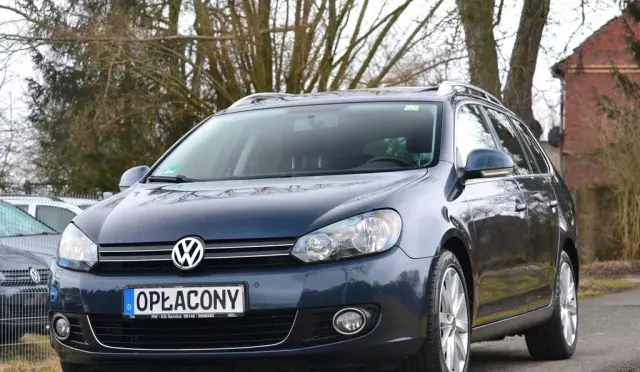 VOLKSWAGEN Golf 