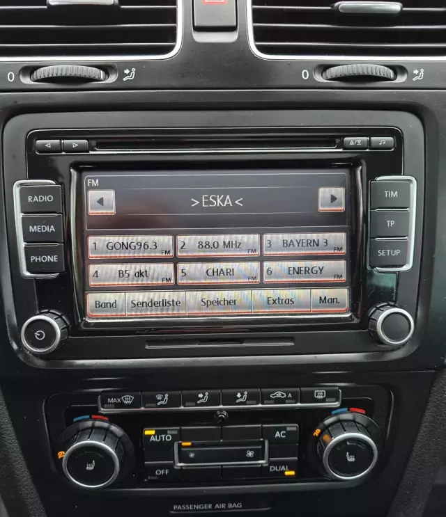 VOLKSWAGEN Golf 