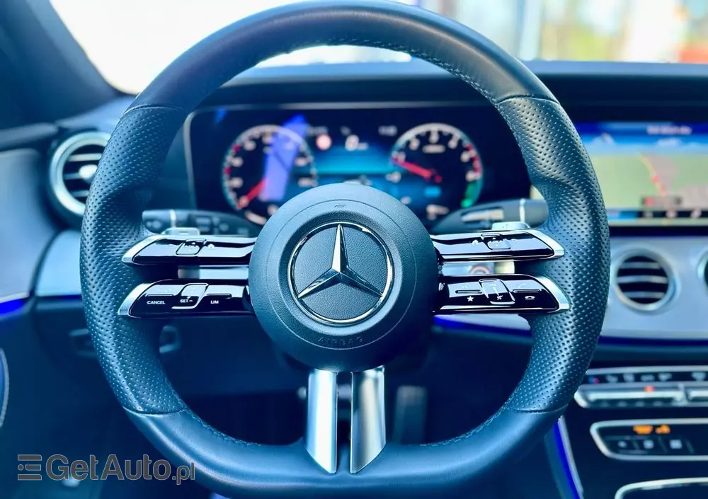 MERCEDES-BENZ Klasa E 300 de 4Matic T 9G-TRONIC AMG Line
