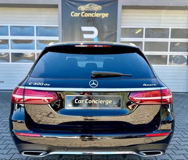 MERCEDES-BENZ Klasa E 300 de 4Matic T 9G-TRONIC AMG Line