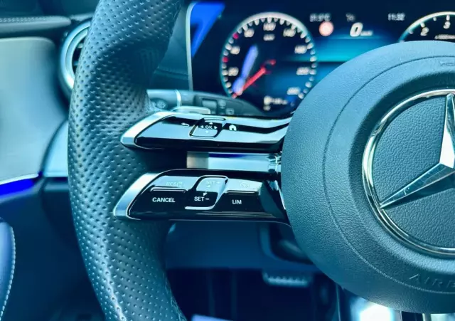 MERCEDES-BENZ Klasa E 300 de 4Matic T 9G-TRONIC AMG Line