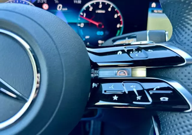 MERCEDES-BENZ Klasa E 300 de 4Matic T 9G-TRONIC AMG Line