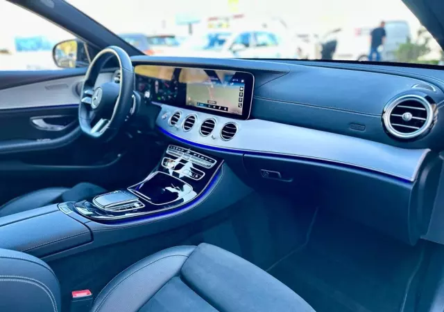 MERCEDES-BENZ Klasa E 300 de 4Matic T 9G-TRONIC AMG Line