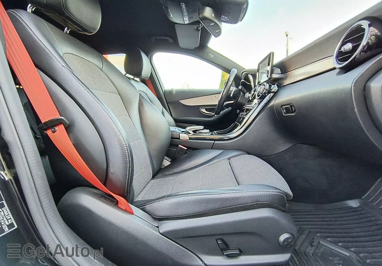 MERCEDES-BENZ Klasa C 220 d 4Matic T 7G-TRONIC Exclusive