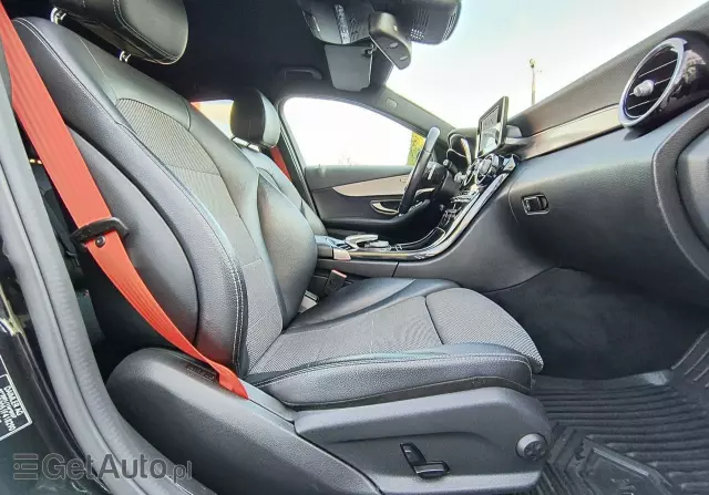 MERCEDES-BENZ Klasa C 220 d 4Matic T 7G-TRONIC Exclusive