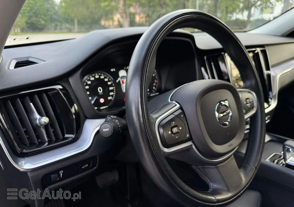 VOLVO V60 B3 B Geartronic Momentum Pro