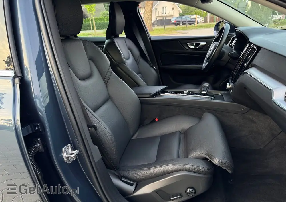 VOLVO V60 B3 B Geartronic Momentum Pro