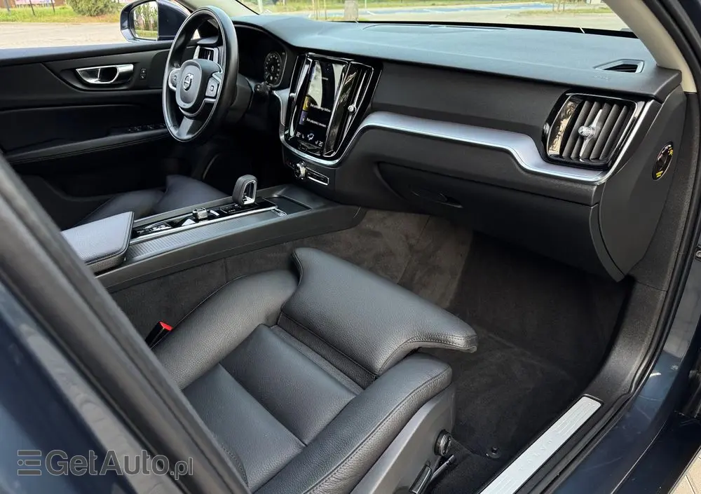VOLVO V60 B3 B Geartronic Momentum Pro