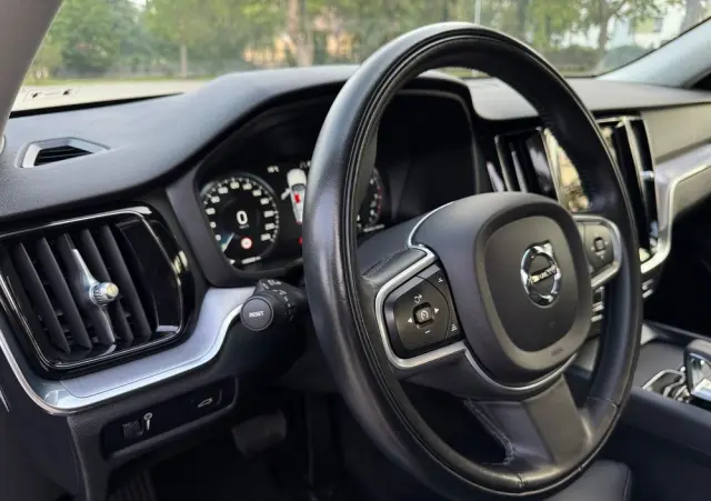 VOLVO V60 B3 B Geartronic Momentum Pro