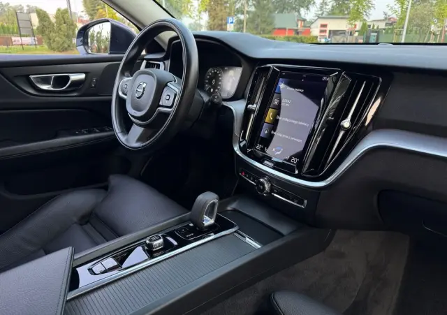 VOLVO V60 B3 B Geartronic Momentum Pro
