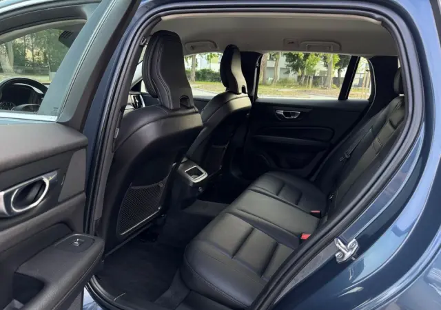 VOLVO V60 B3 B Geartronic Momentum Pro