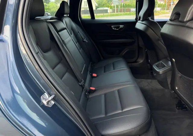 VOLVO V60 B3 B Geartronic Momentum Pro