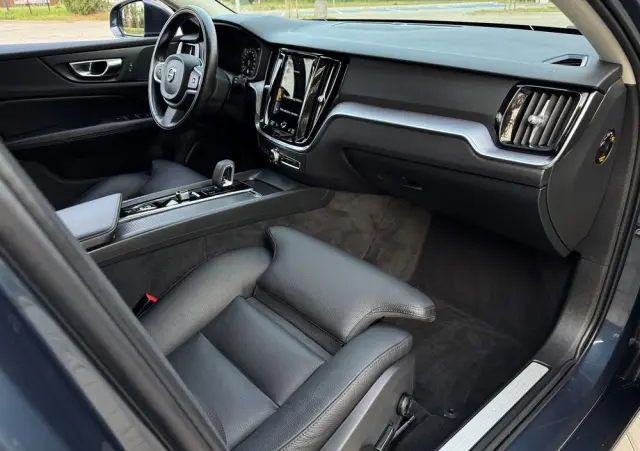 VOLVO V60 B3 B Geartronic Momentum Pro