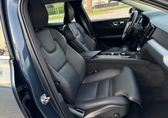 VOLVO V60 B3 B Geartronic Momentum Pro