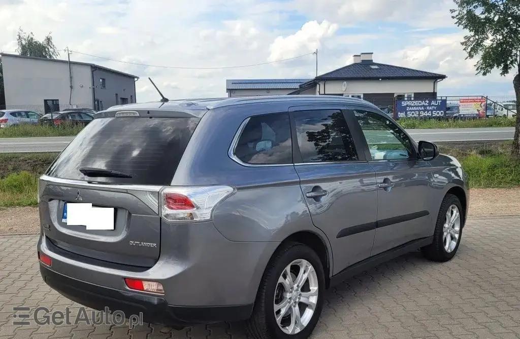 MITSUBISHI Outlander 