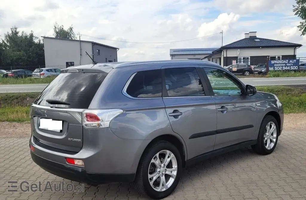 MITSUBISHI Outlander 