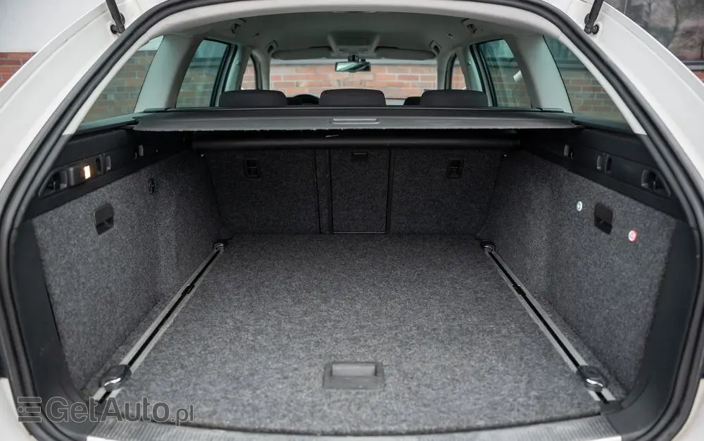 SKODA Superb 2.0 TDI DSG Active