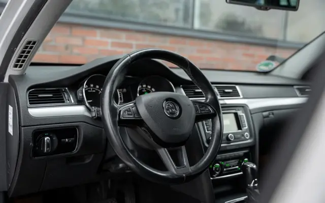 SKODA Superb 2.0 TDI DSG Active