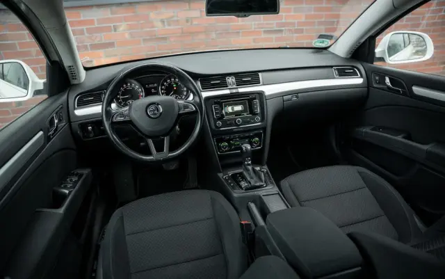 SKODA Superb 2.0 TDI DSG Active