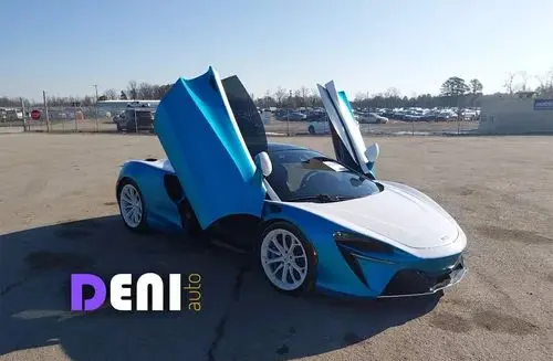 MCLAREN Artura 