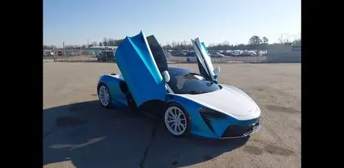 MCLAREN Artura 