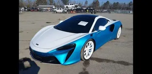 MCLAREN Artura 