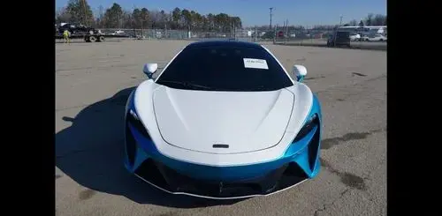 MCLAREN Artura 