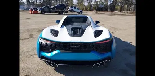 MCLAREN Artura 
