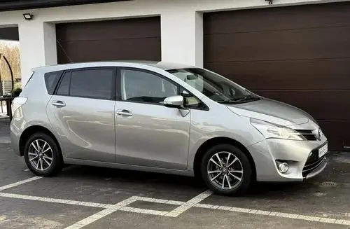 TOYOTA Verso 