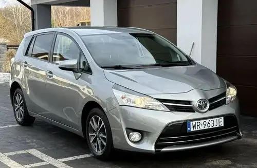 TOYOTA Verso 