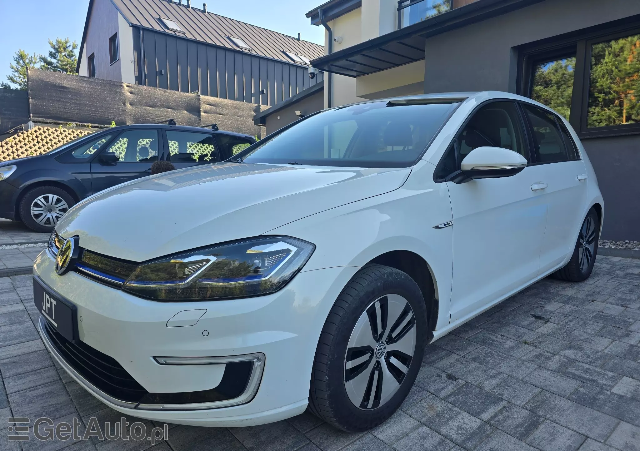 VOLKSWAGEN E-Golf 