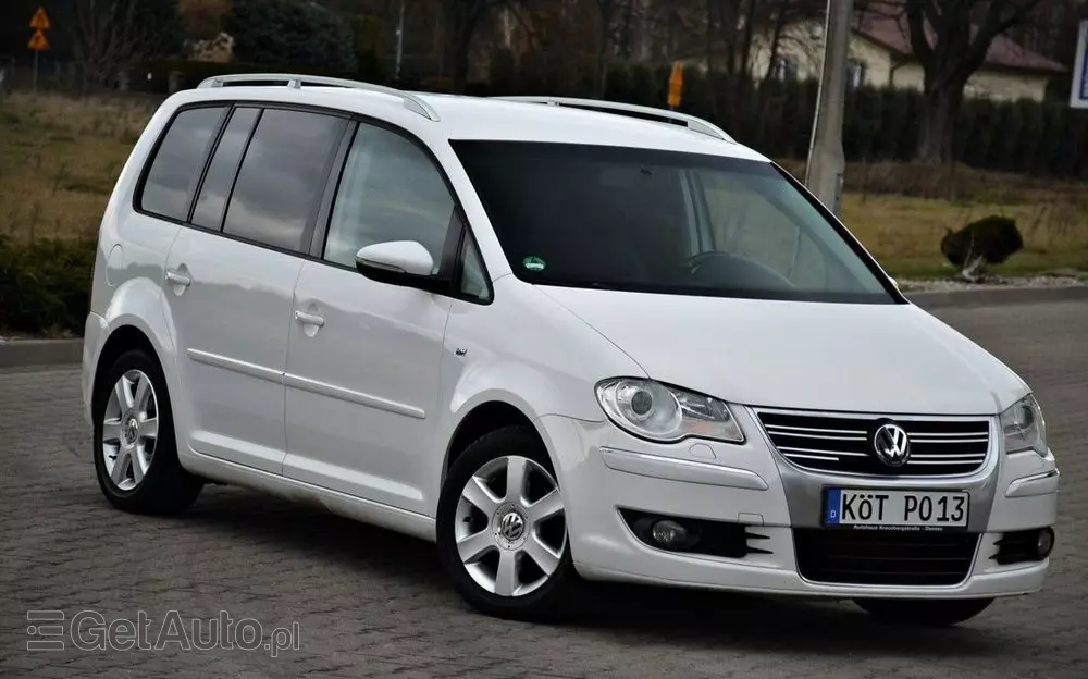 VOLKSWAGEN Touran 