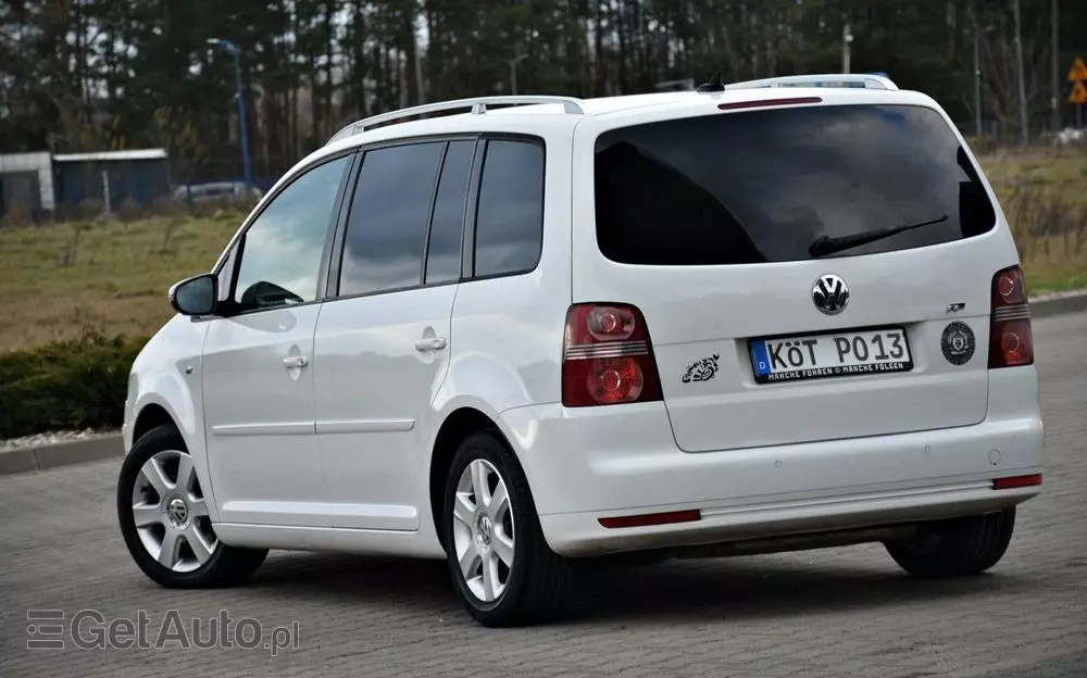 VOLKSWAGEN Touran 